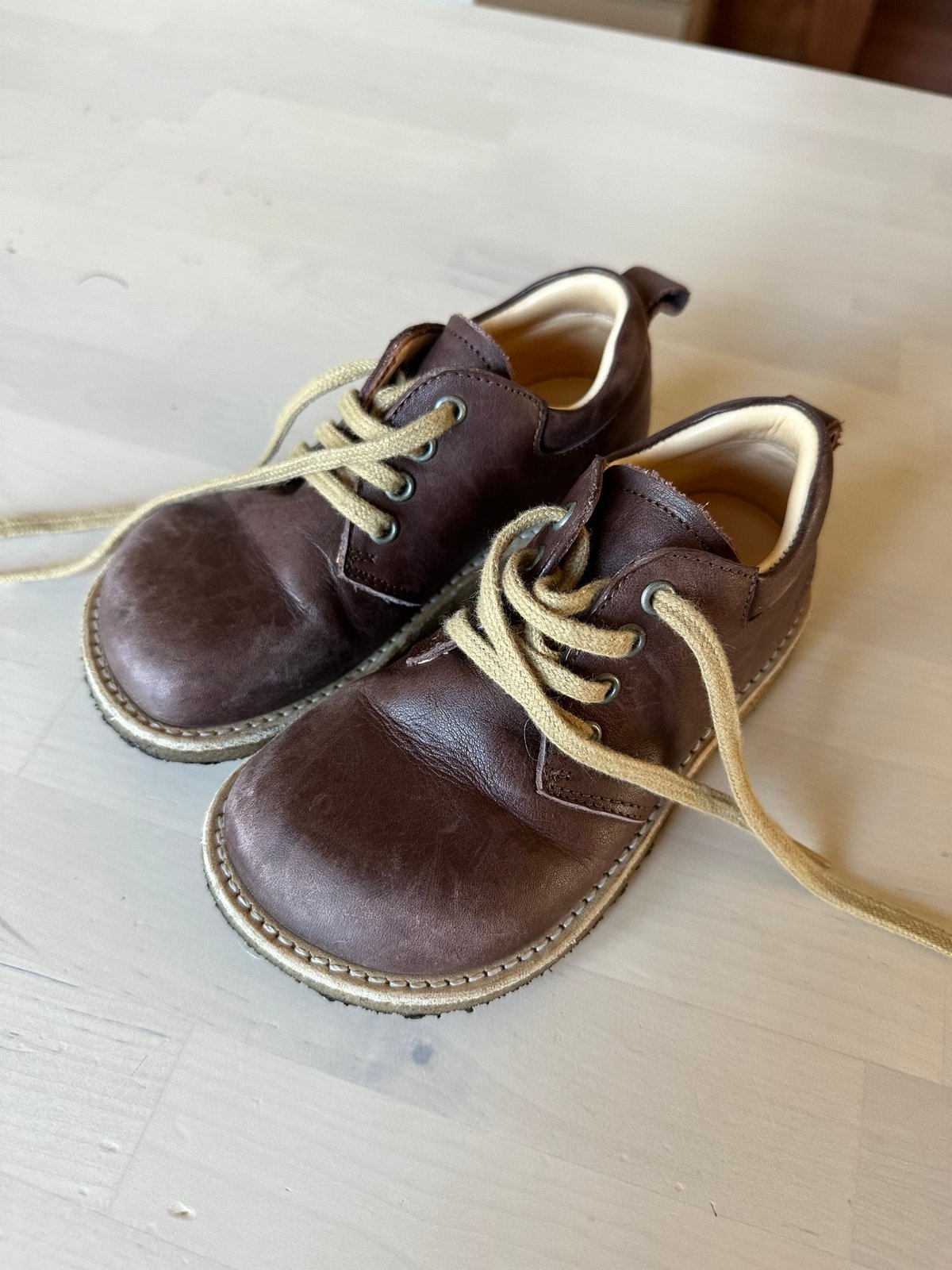 Angulus boys dressy leather shoes. Size 26. EUC.