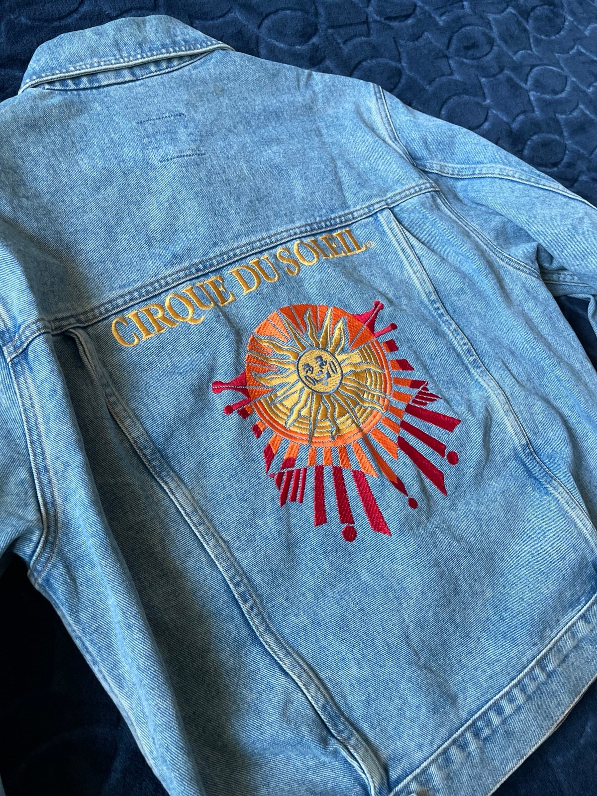 Vintage Rare Embroidered Cirque Du Soleil Logo Jean Denim Jacket Size Small