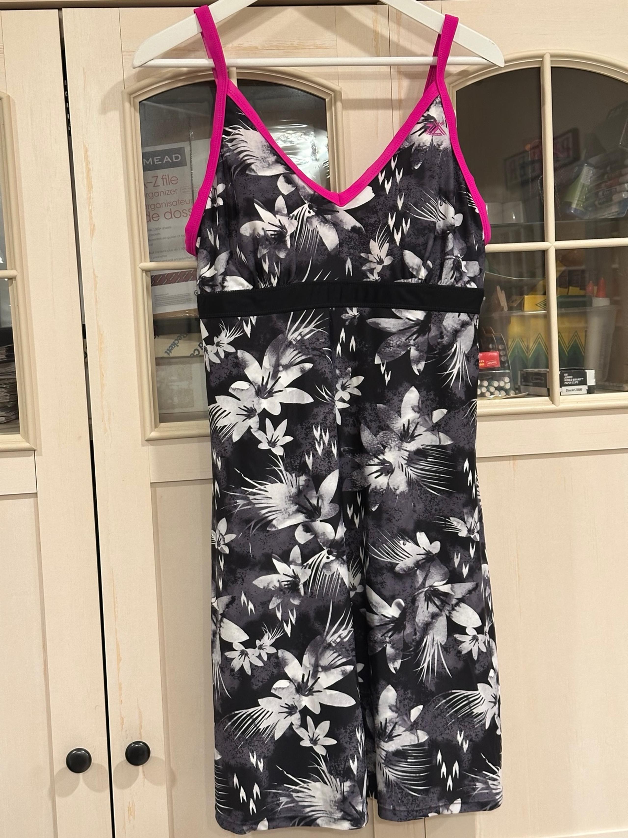 Zero Xposur Swim Dress Womens XL           Black and White with hot pink trim