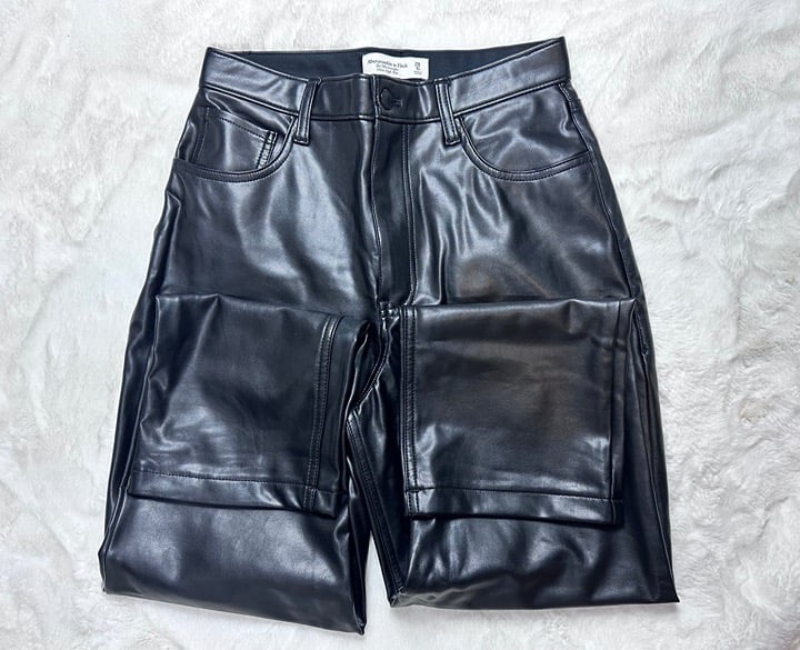 Abercrombie And Fitch The 90 Straight Ultra High Rise Faux Leather Pant Size 28