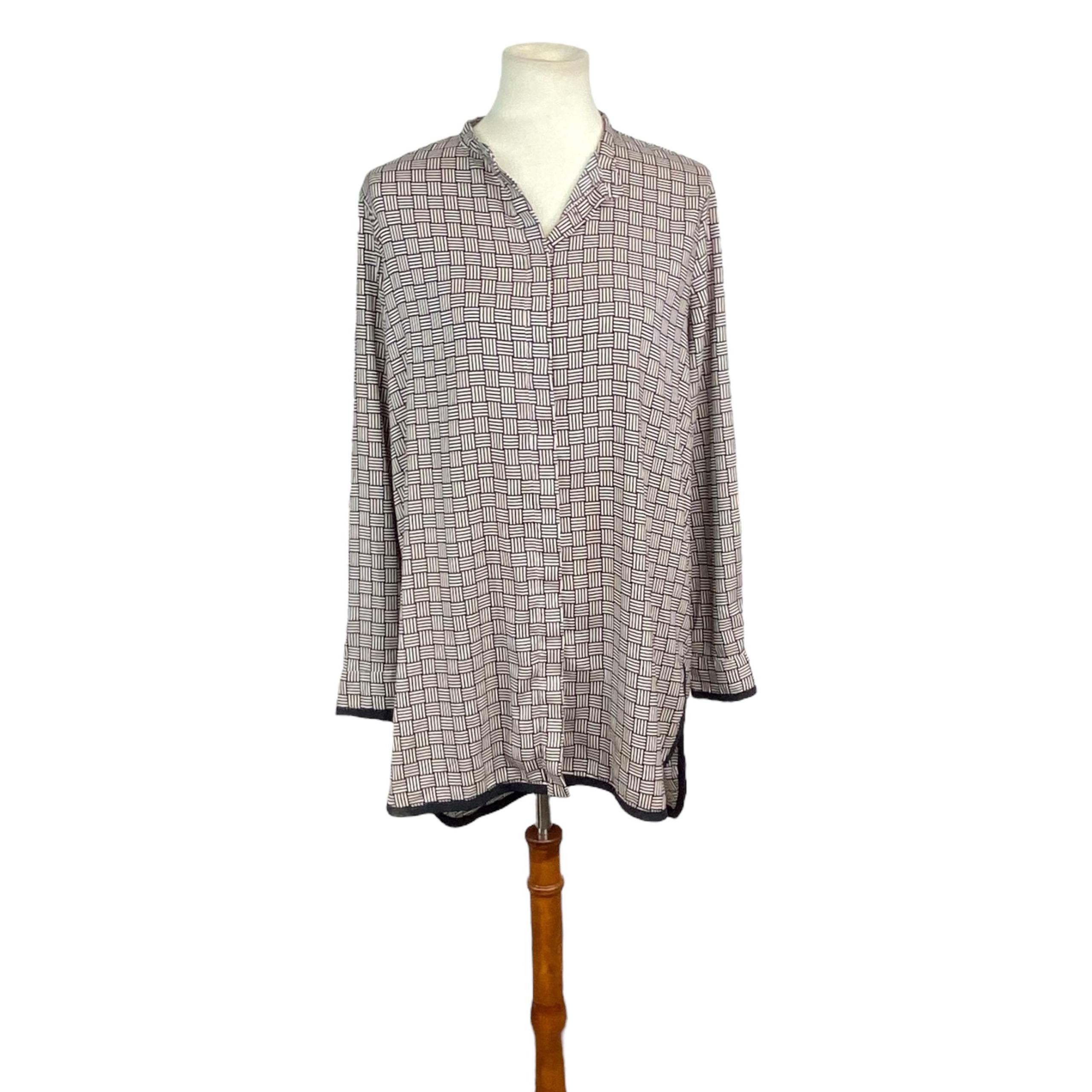 Woman’s Ann Taylor lightweight black and tan button down long shirt size M