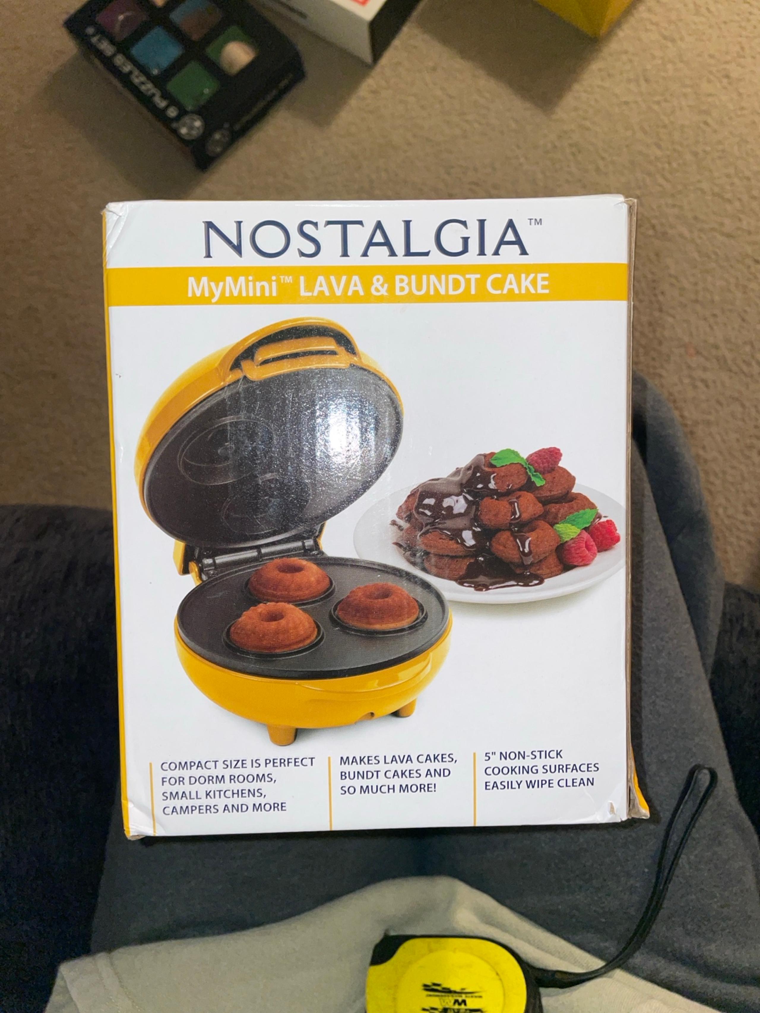Mini Bundt cake maker