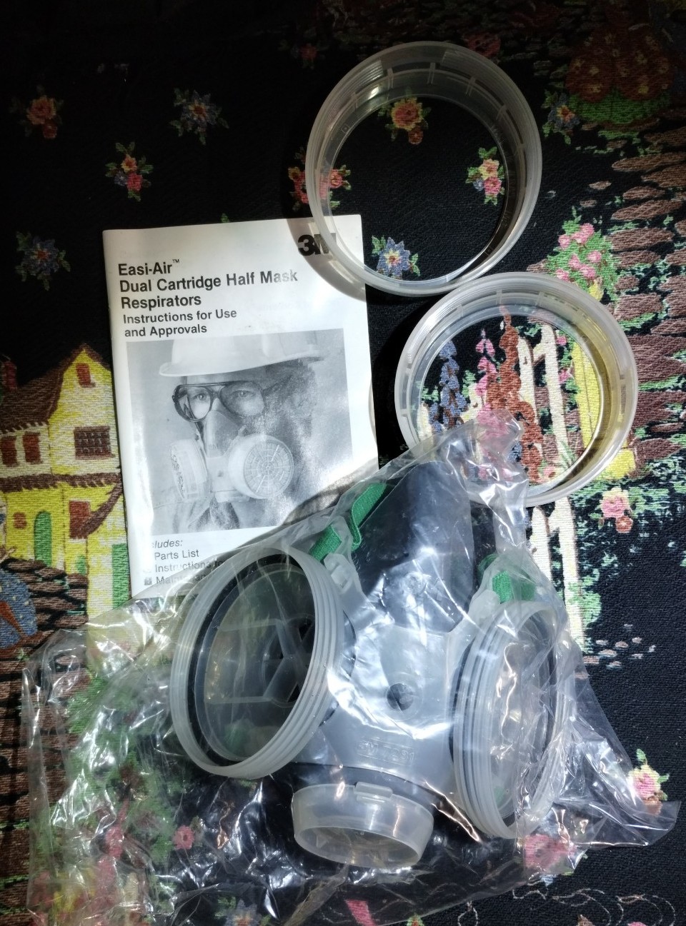 Dual cartridge half mask respirator