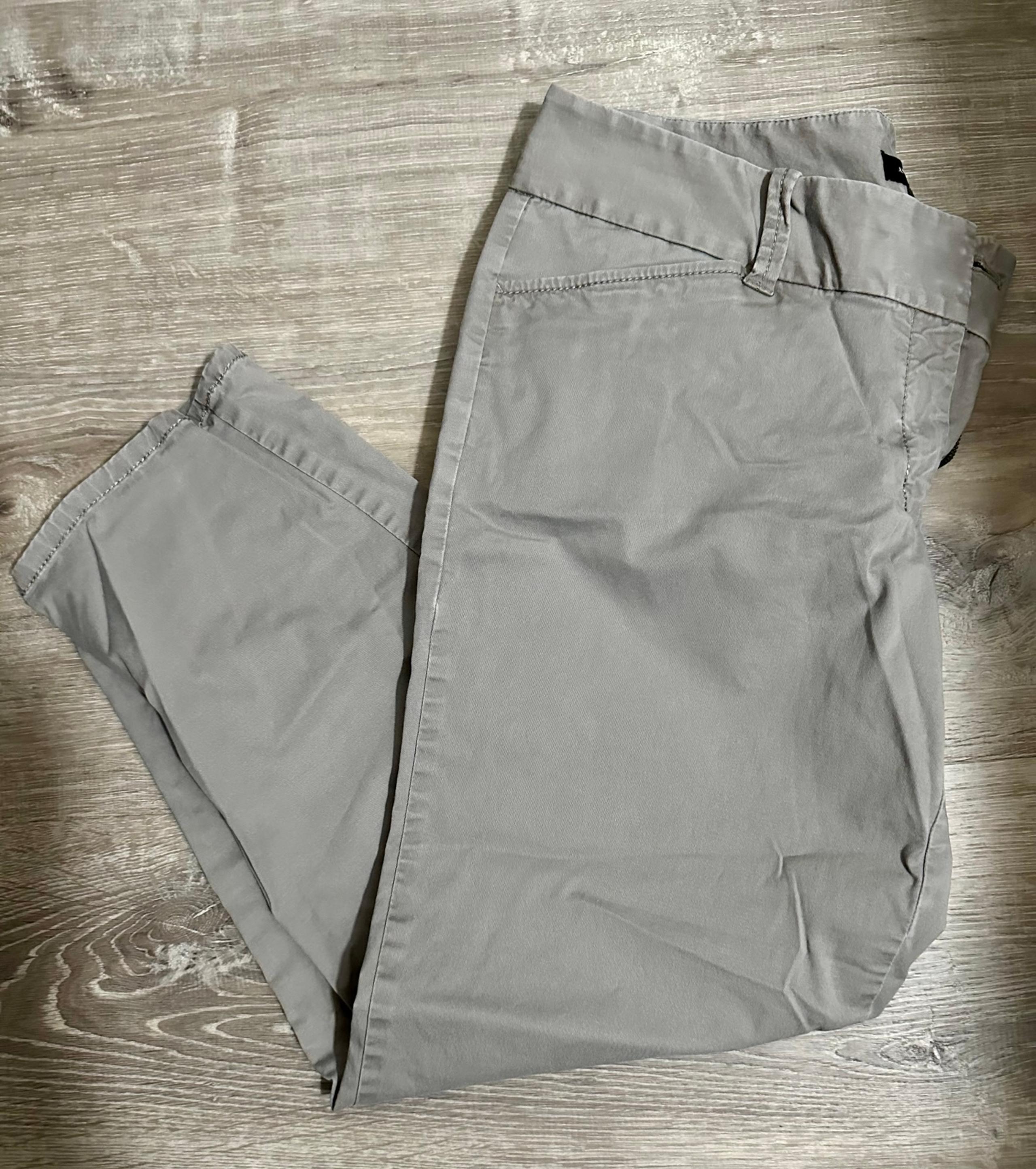 Ann Taylor loft Capri pants size 8