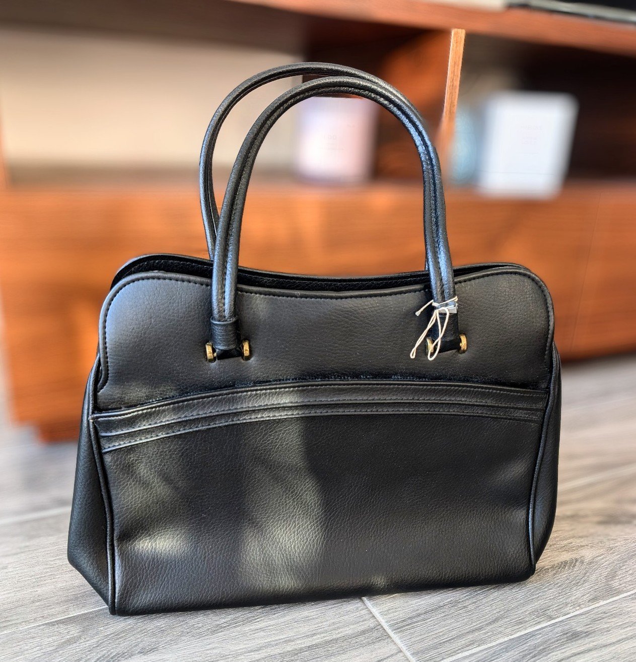 STUNNING Classic Vintage Leather with Clasp Opening Top Handle Satchel