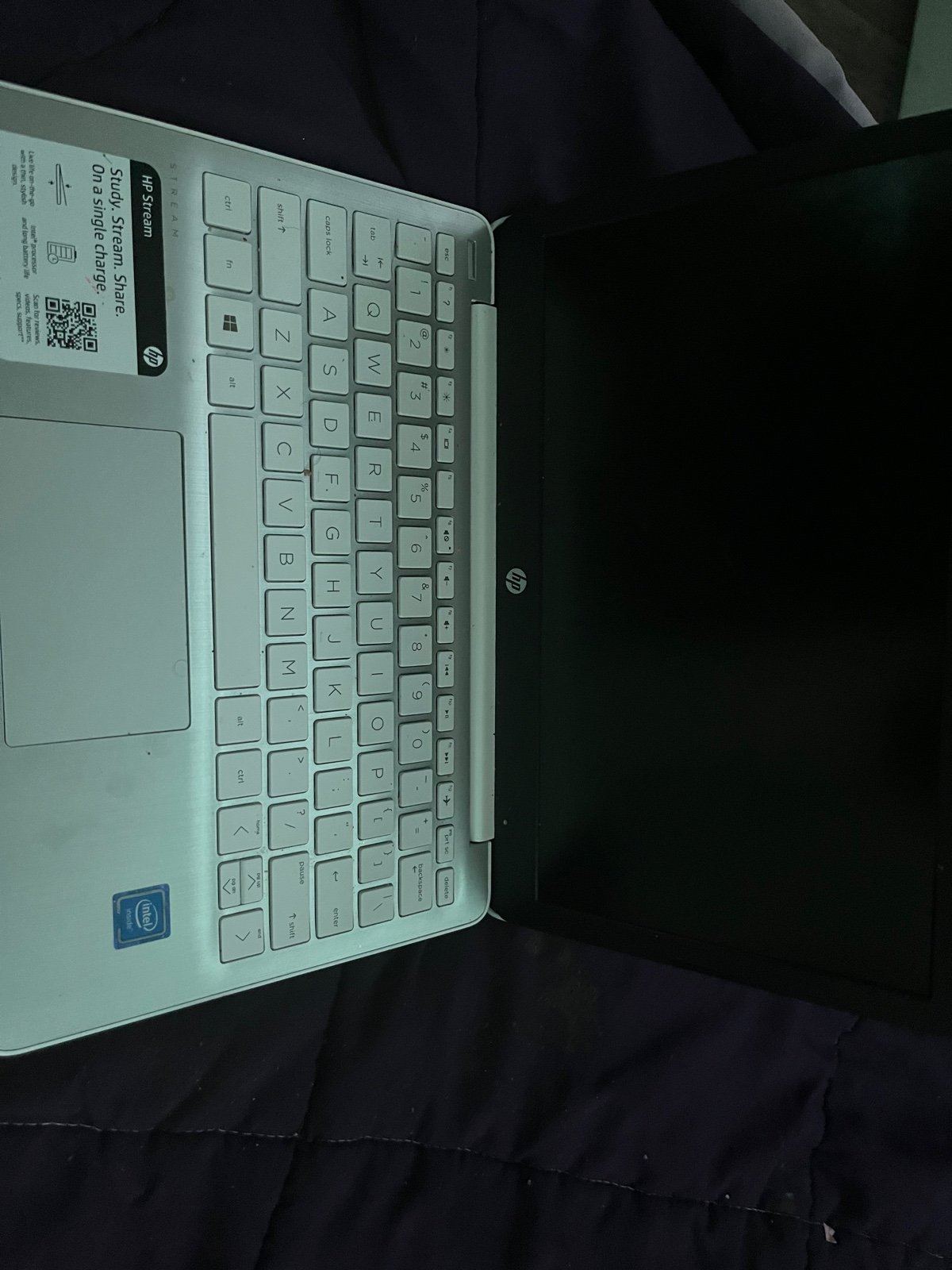 HP Stream Laptop in White 11