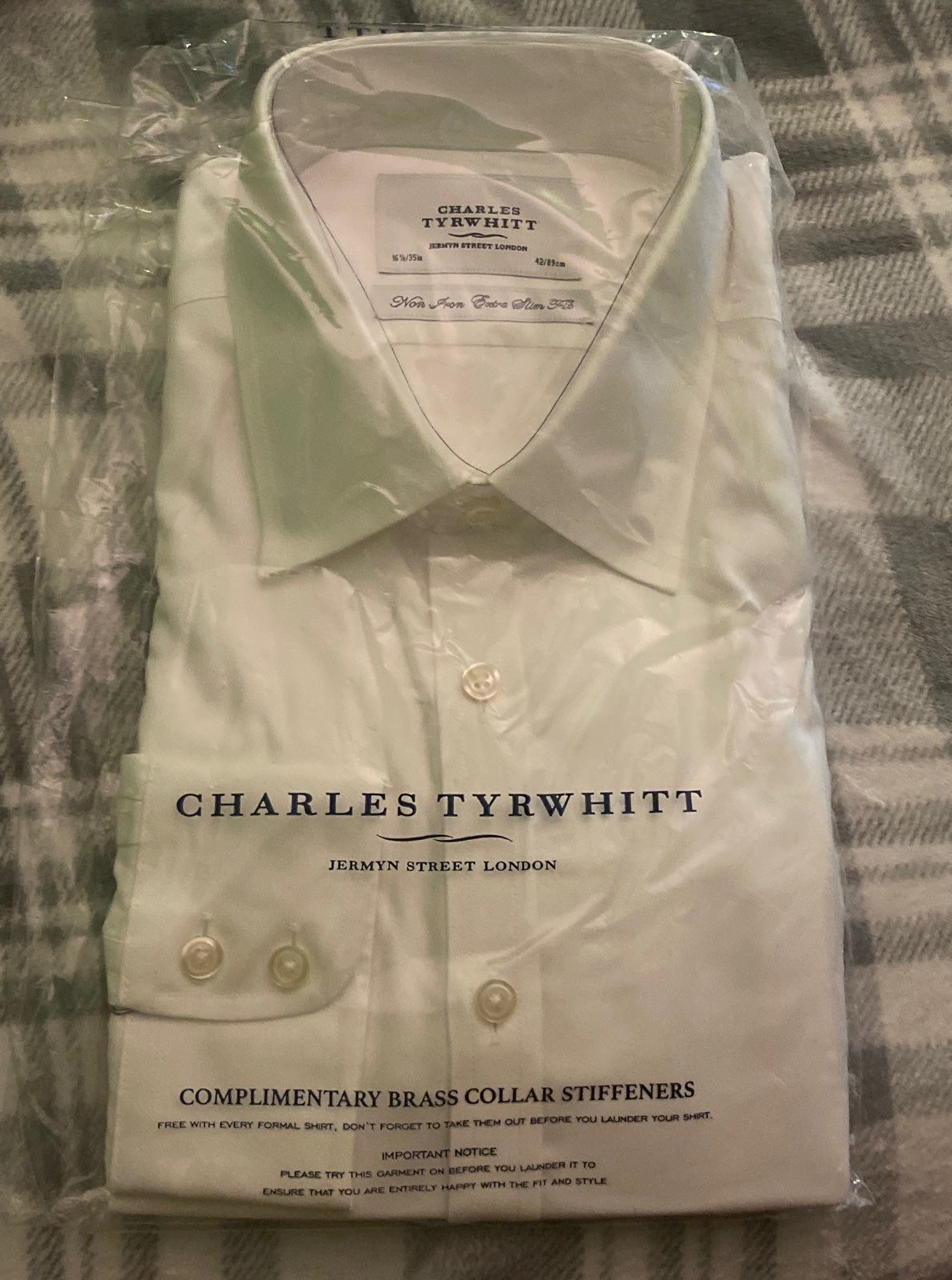 Charles Tyrwhitt Men's Shirt 16.5/35in