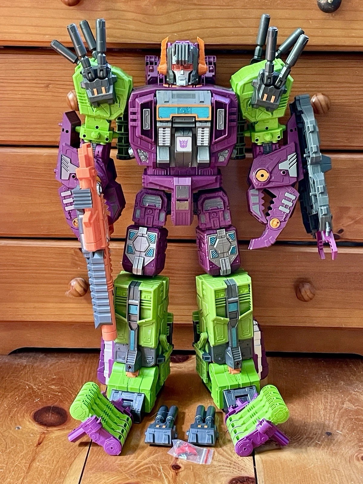 Transformers Earthrise WFC-E25 Titan Class SCORPONOK w/ ALL DNA Upgrade Kits
