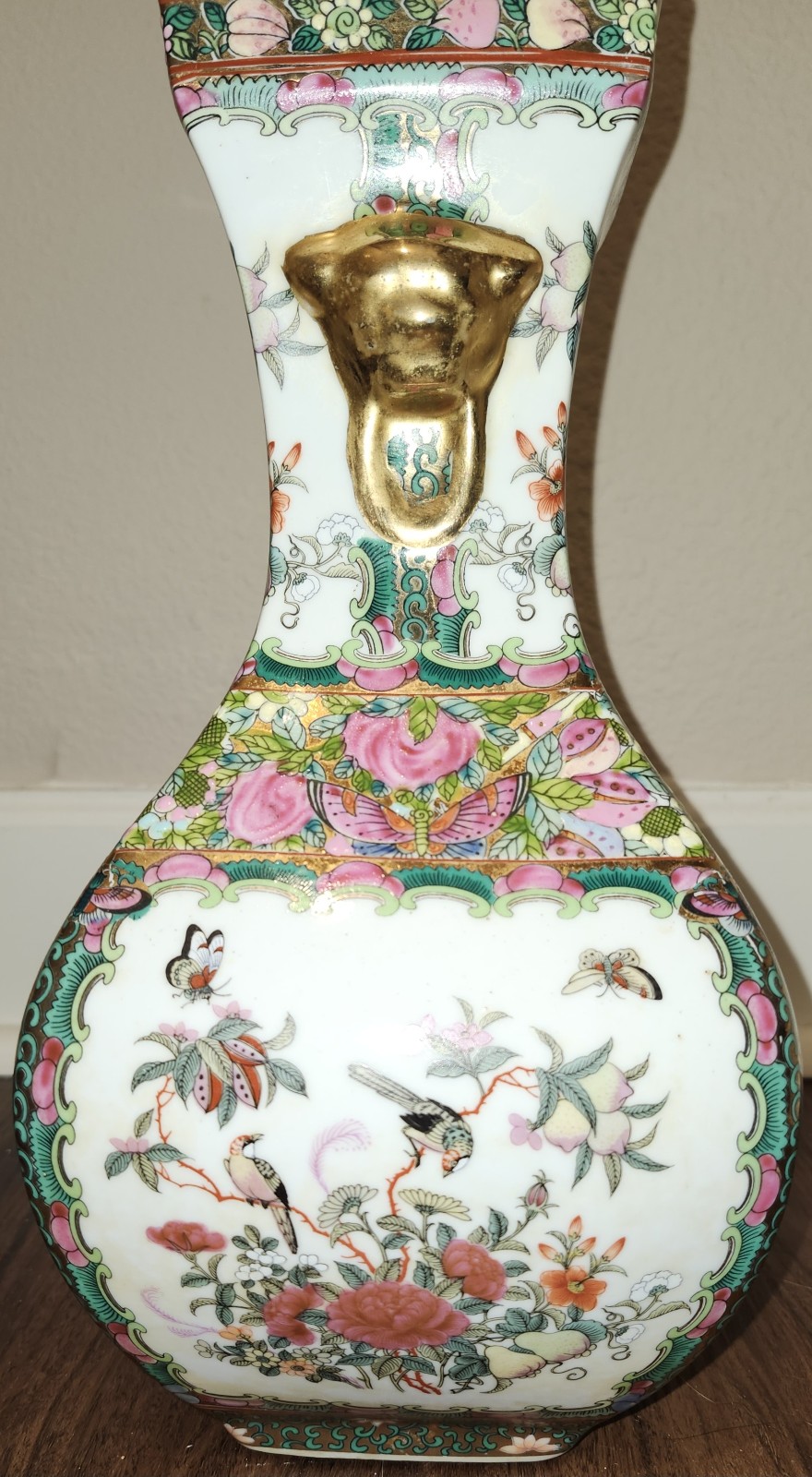 Antique approx late 19th-early 20th century Chinese Porcelain Vase