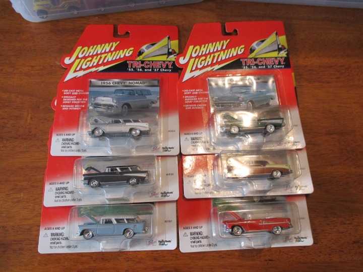 Tri-Chevy 6 Car Bundle, '55, '56 & '57 Nomads/Conv, A2001 Johnny Lightning