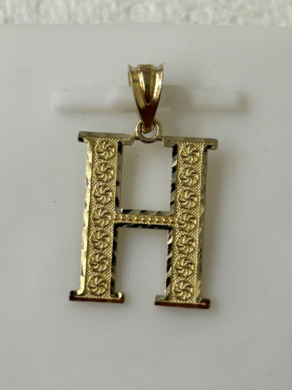 10k yellow gold pendant
