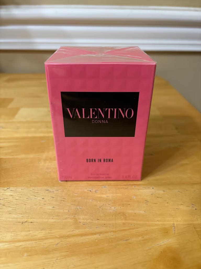 Valentino donna born in roma