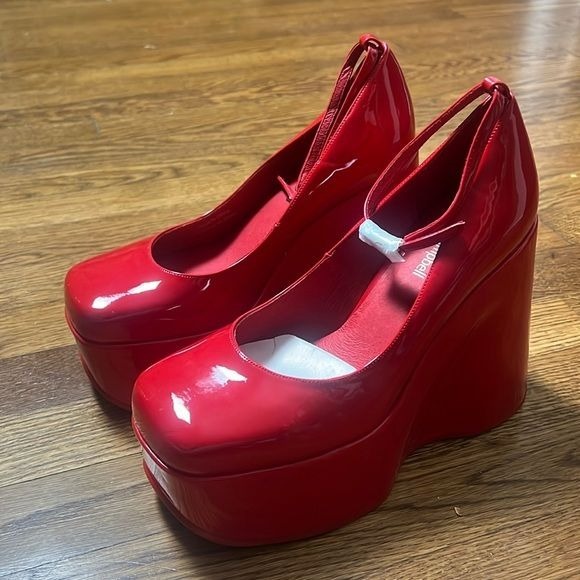 Jeffrey Campbell Yazmin Wedge Platform Shoe in Patent Red Size 8.5
