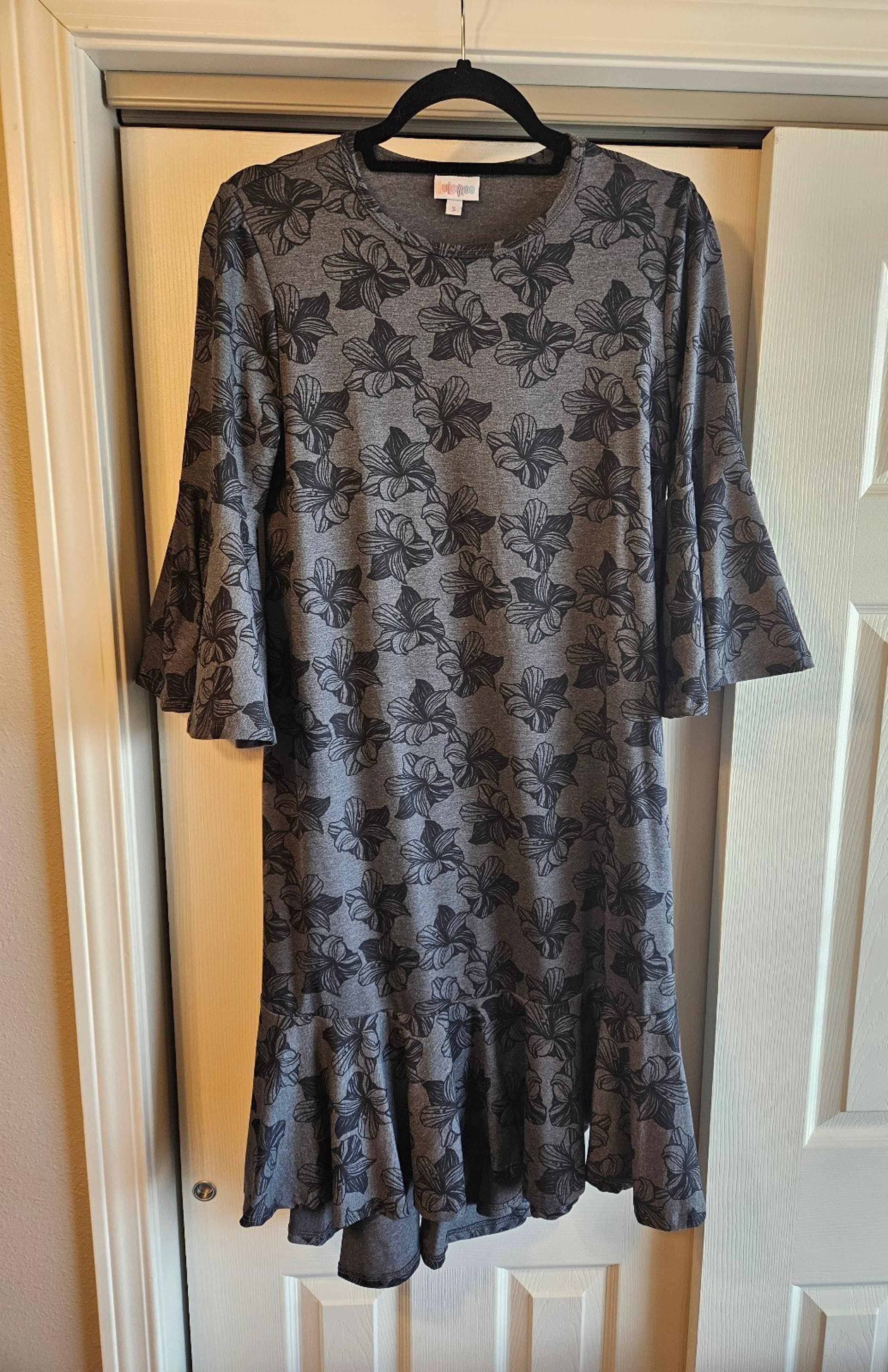 LuLaRoe LLR Maurine dress Sz Small