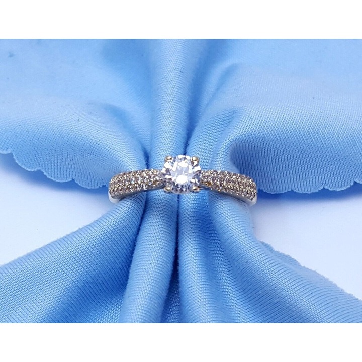 Beautiful 14K Karat Solid Yellow Gold Designer CZ Ring - Size 7.25