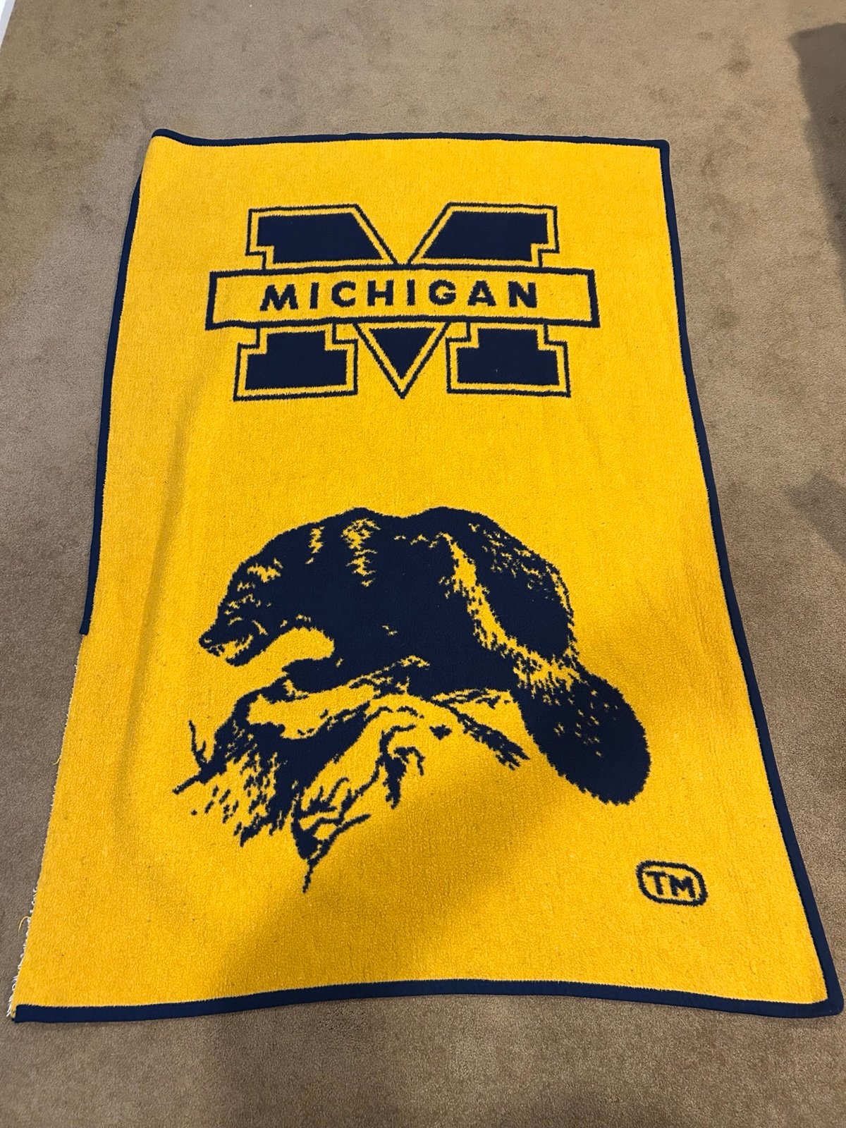VINTAGE MICHIGAN WOLVERINES UNIVERSITY WOOL BLANKET