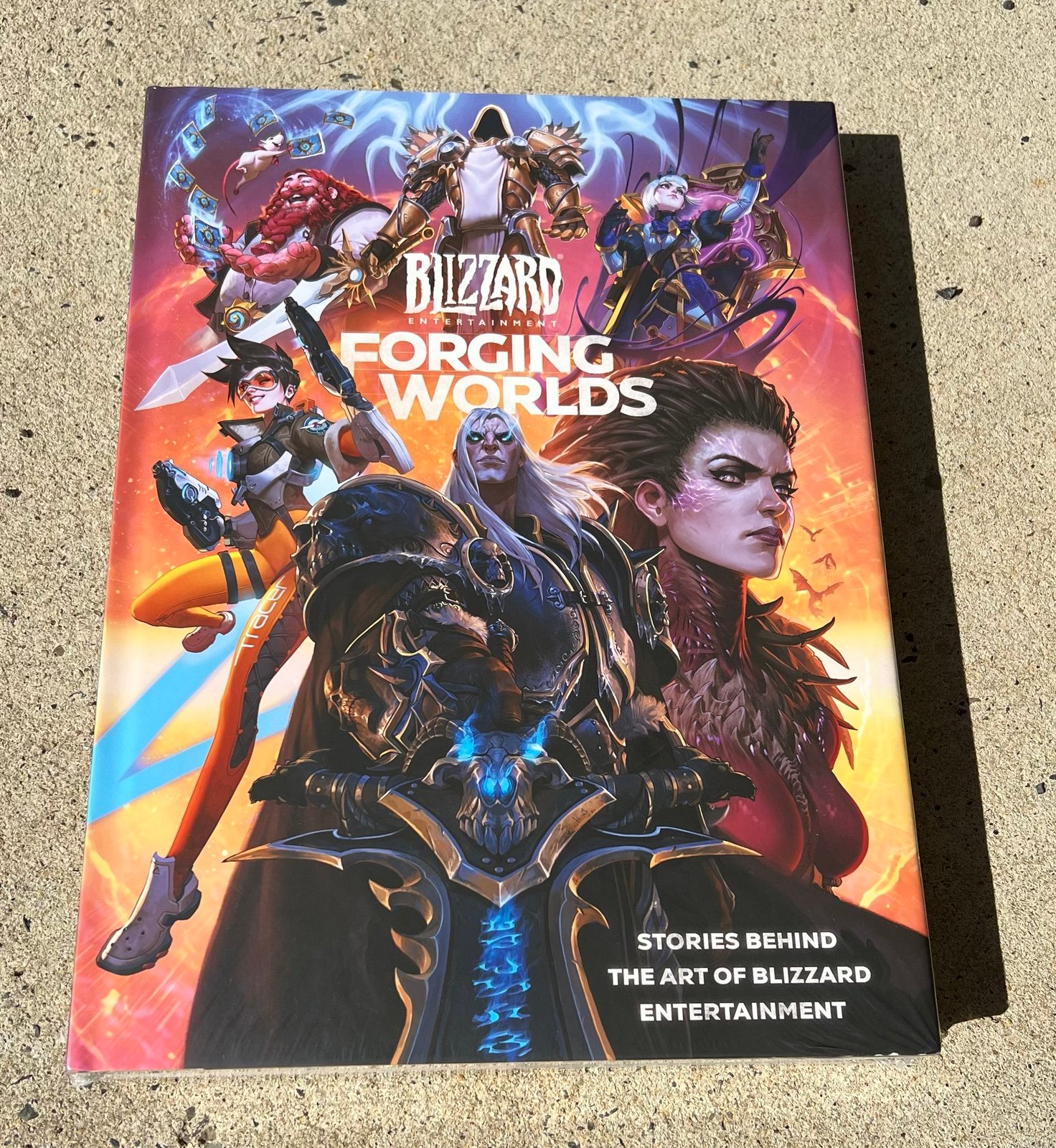 Forging Worlds: Stories Behind the Art of Blizzard Entertainment - Hardcover