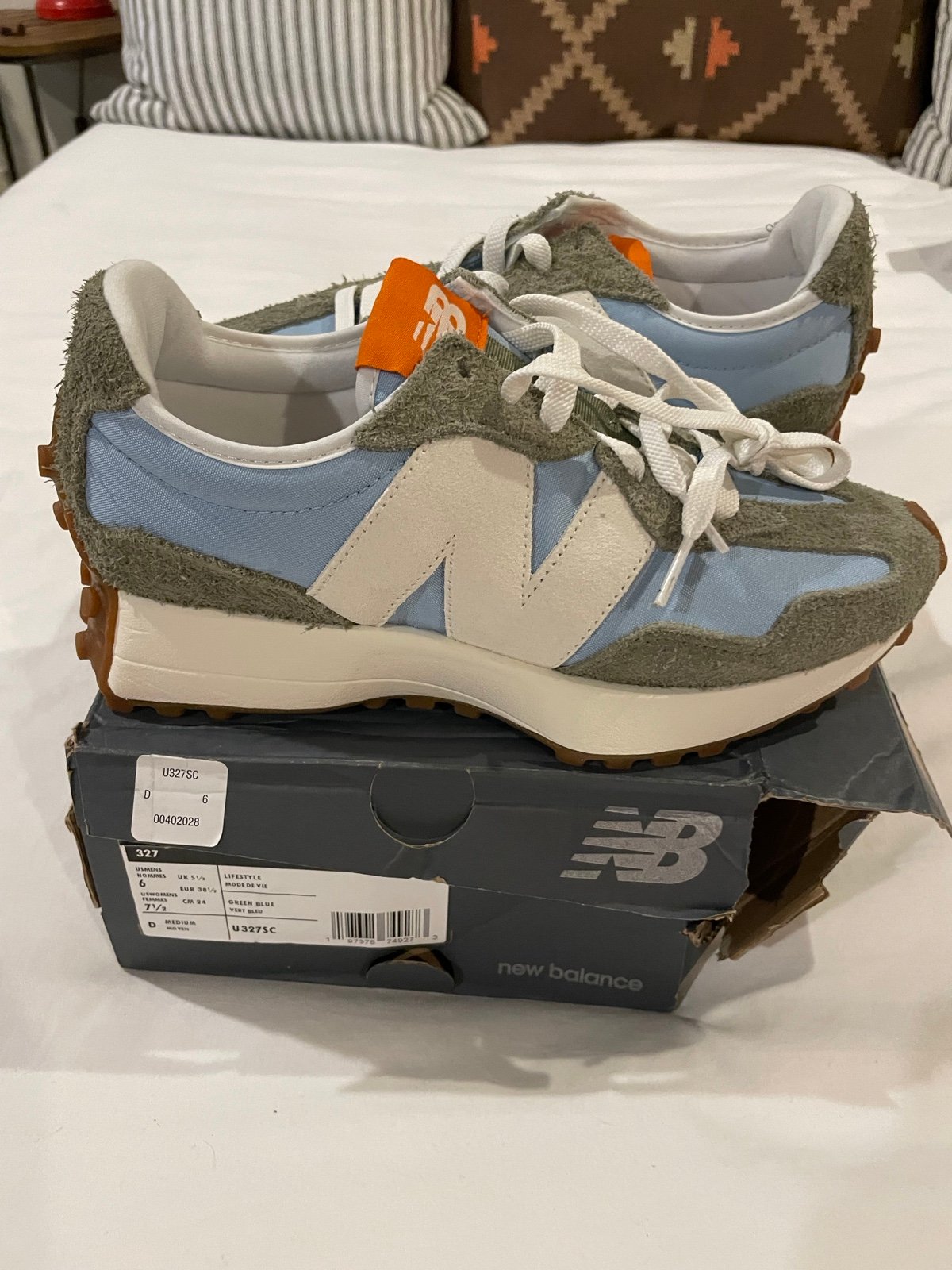 New Balance 327 Sneakers Sz 7.5 NWT