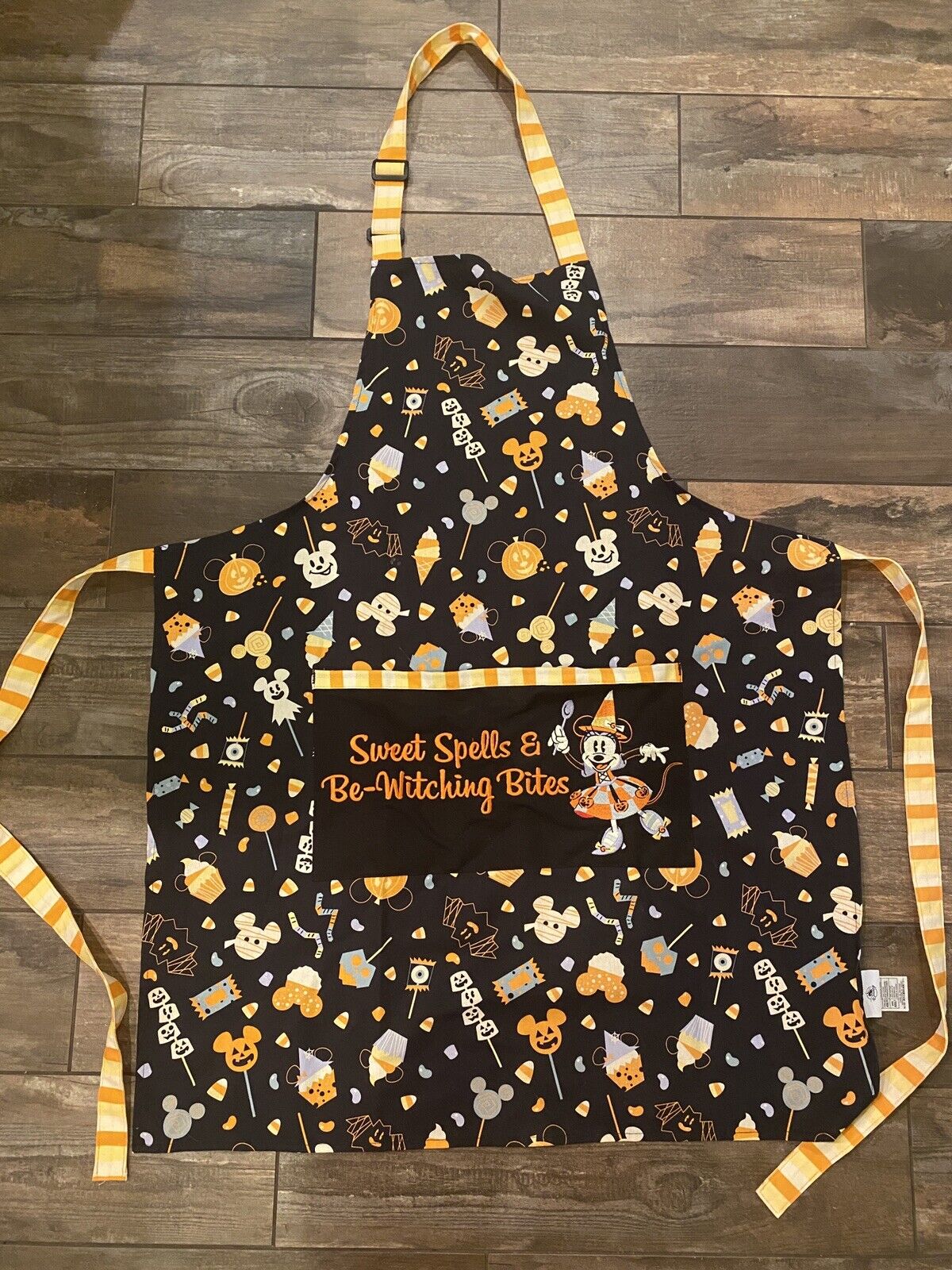 Disney Parks Halloween Minnie Mouse Sweet Spells And Be-witching Bites Apron HTF