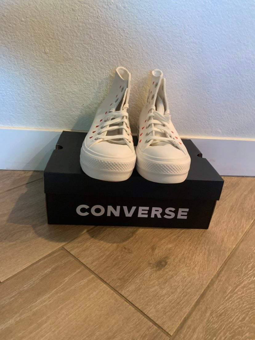 2022 Valentines Day Converse