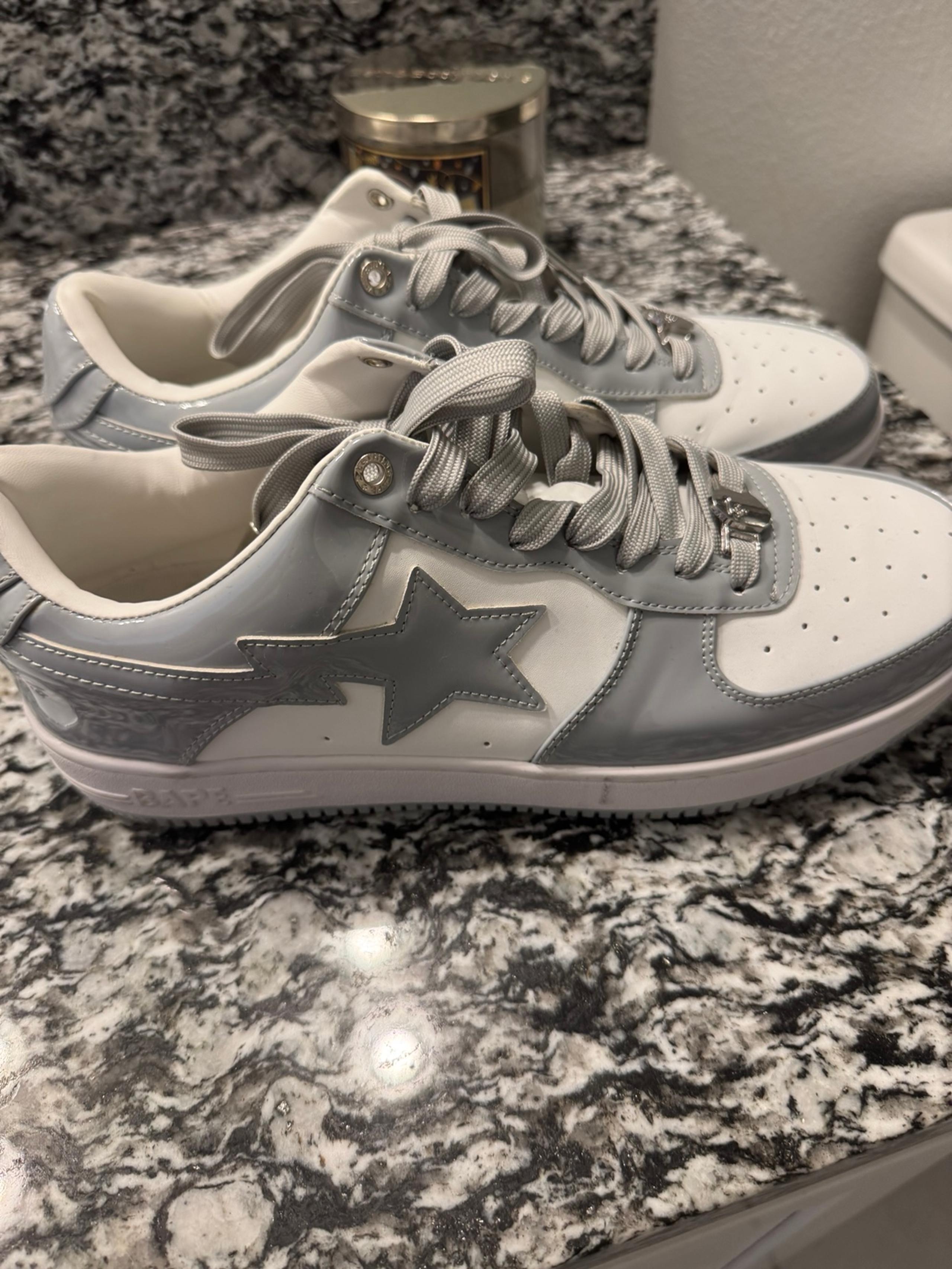 Grey and White Bapestas
