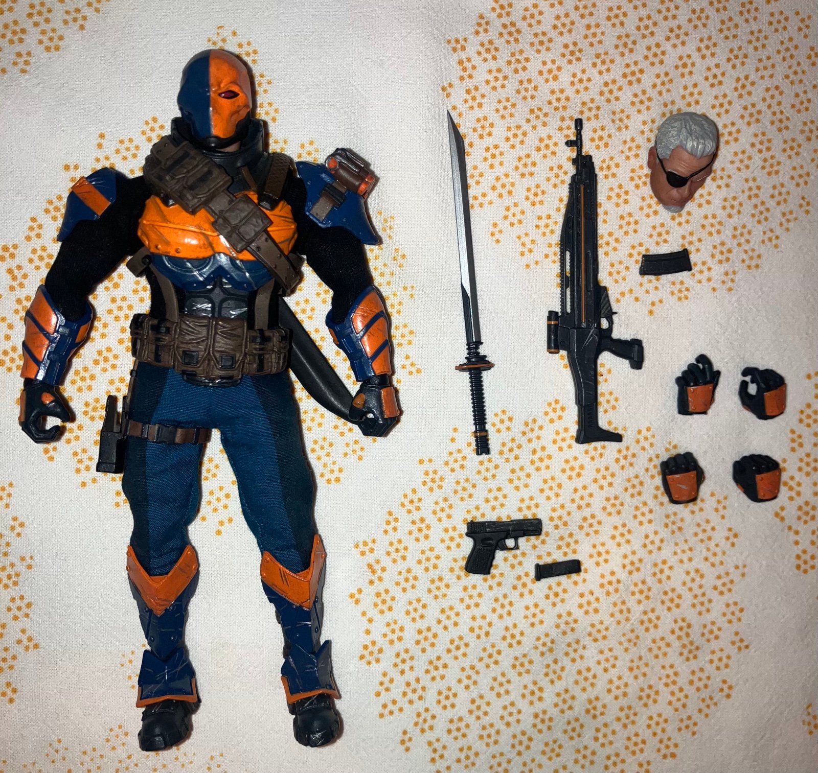 Mezco One:12 Deathstroke