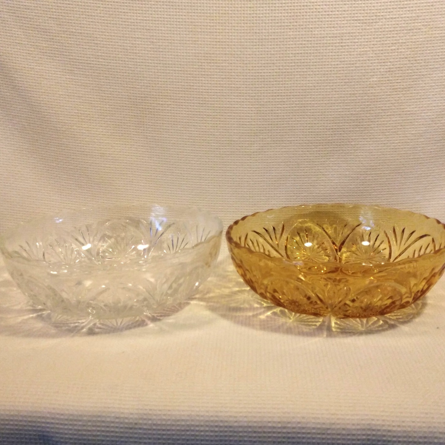 2 Anchor Hocking Serving Bowls in Star n Cameo Amber n Clear