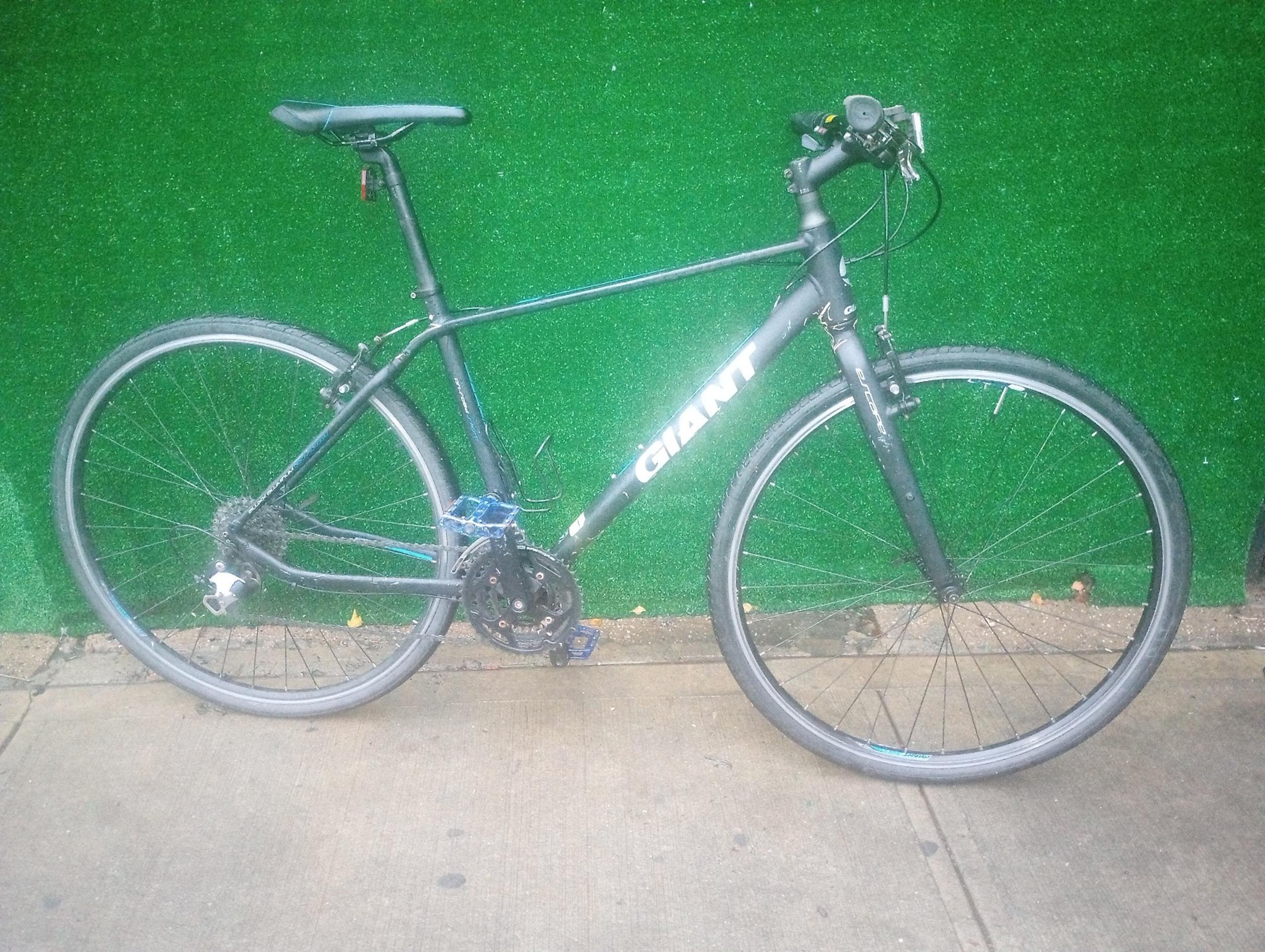 Giant Escape hybrid MTB Road city bike