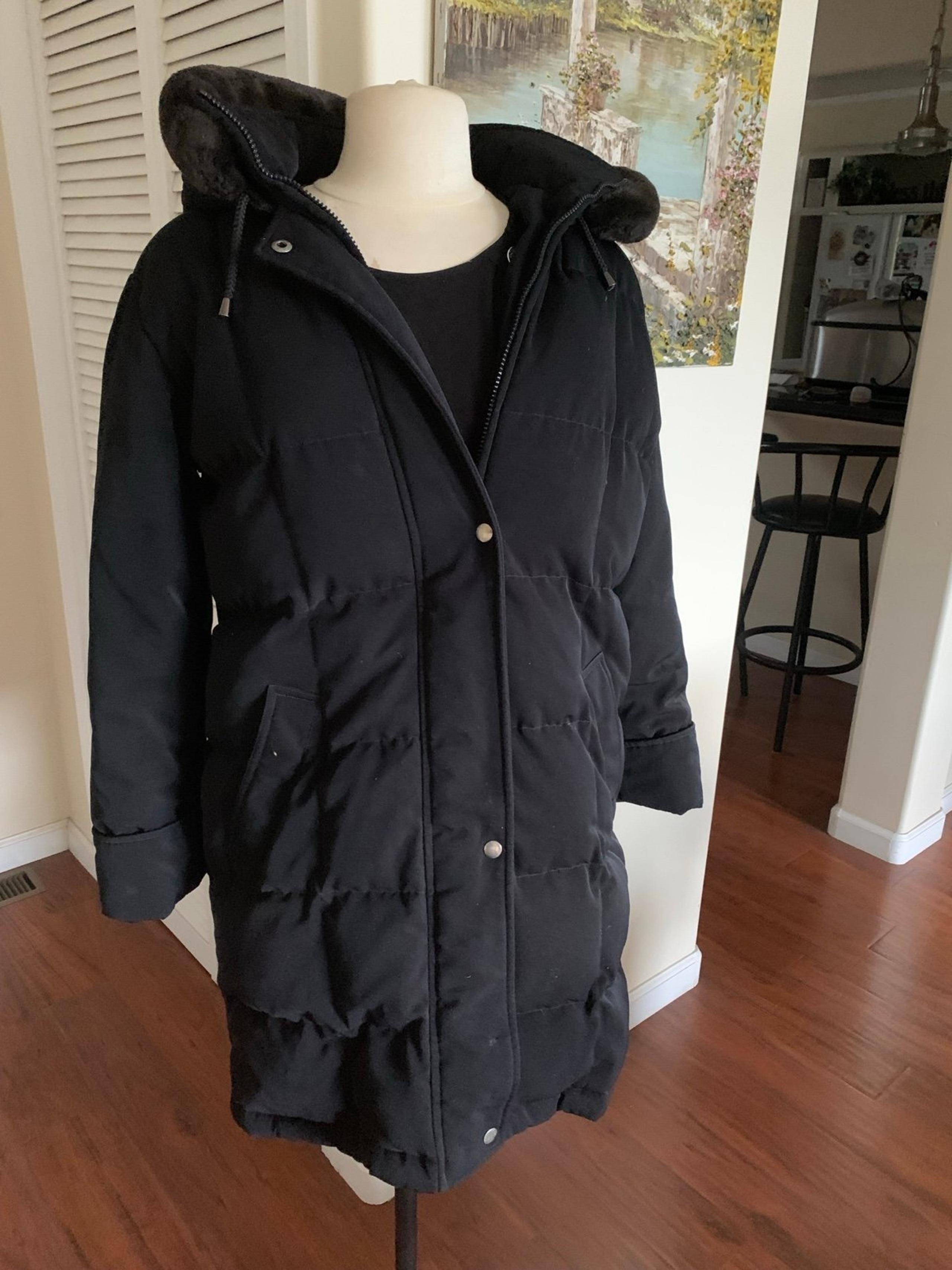 Great black warm puffer jacket with faux fur lined hood