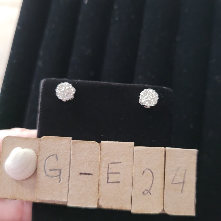 Item # GE24 14K Gold 7 Tiny Diamonds Cluster Stud Style Earrings