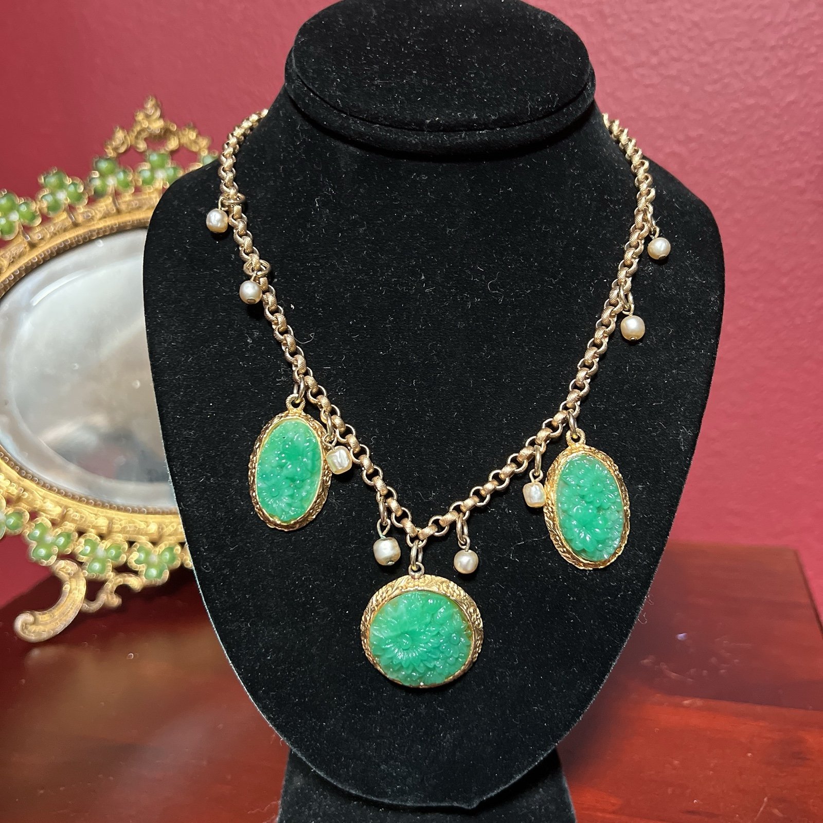 vintage CARVED OVAL faux JADE peaking glass PENDANT NECKLACE