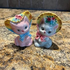 Vintage PY Japan Kitty Cat Bonnets salt and pepper shakers