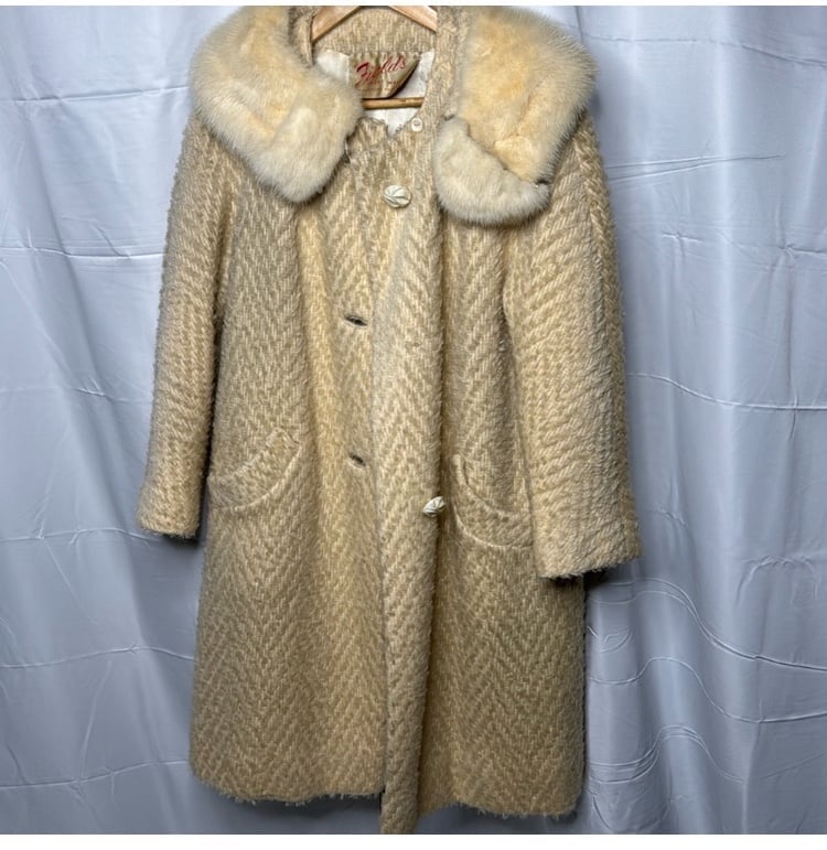 Vintage Fields Brand Wool Coat with Fur Trim 10