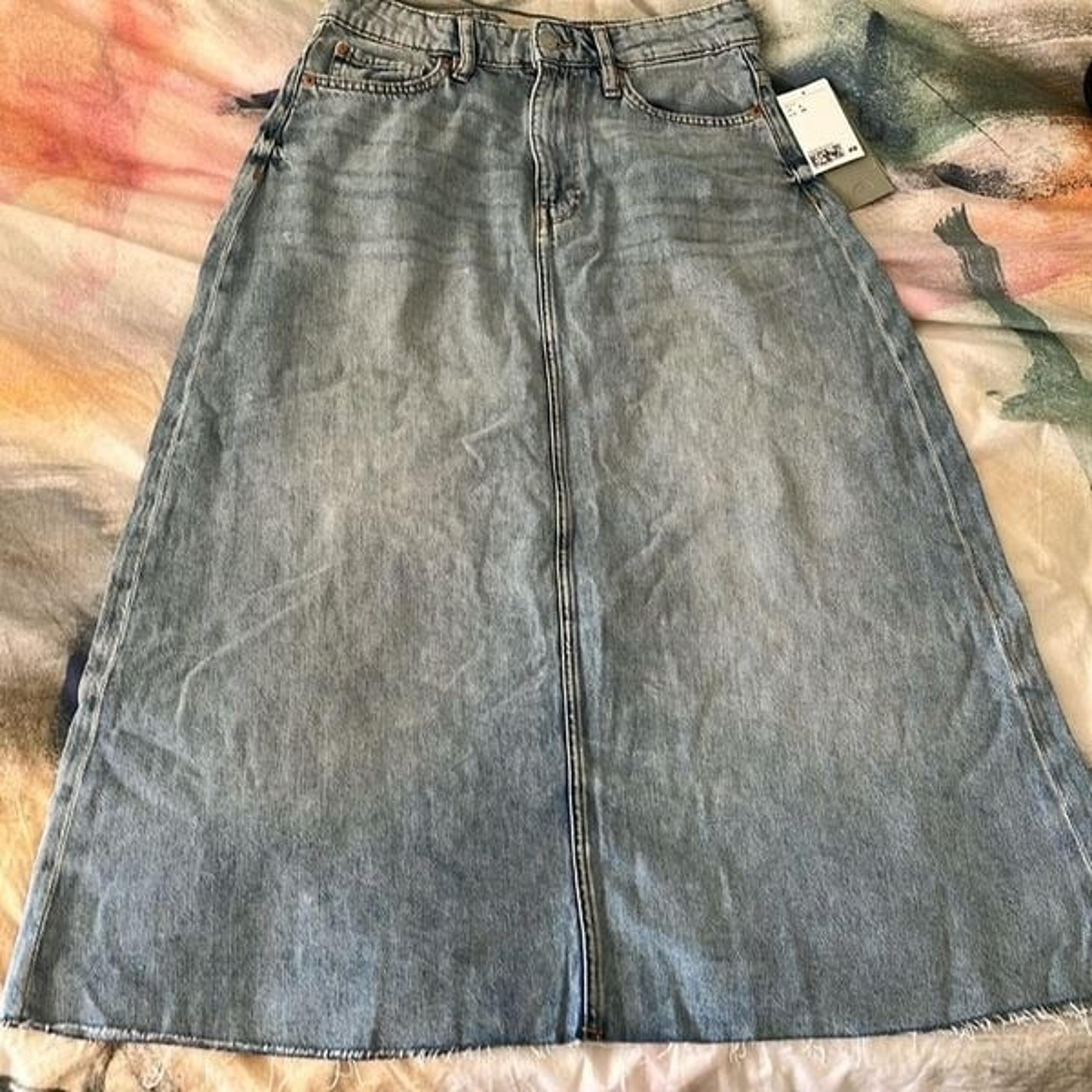 H&M jean Midi Skirt size 6