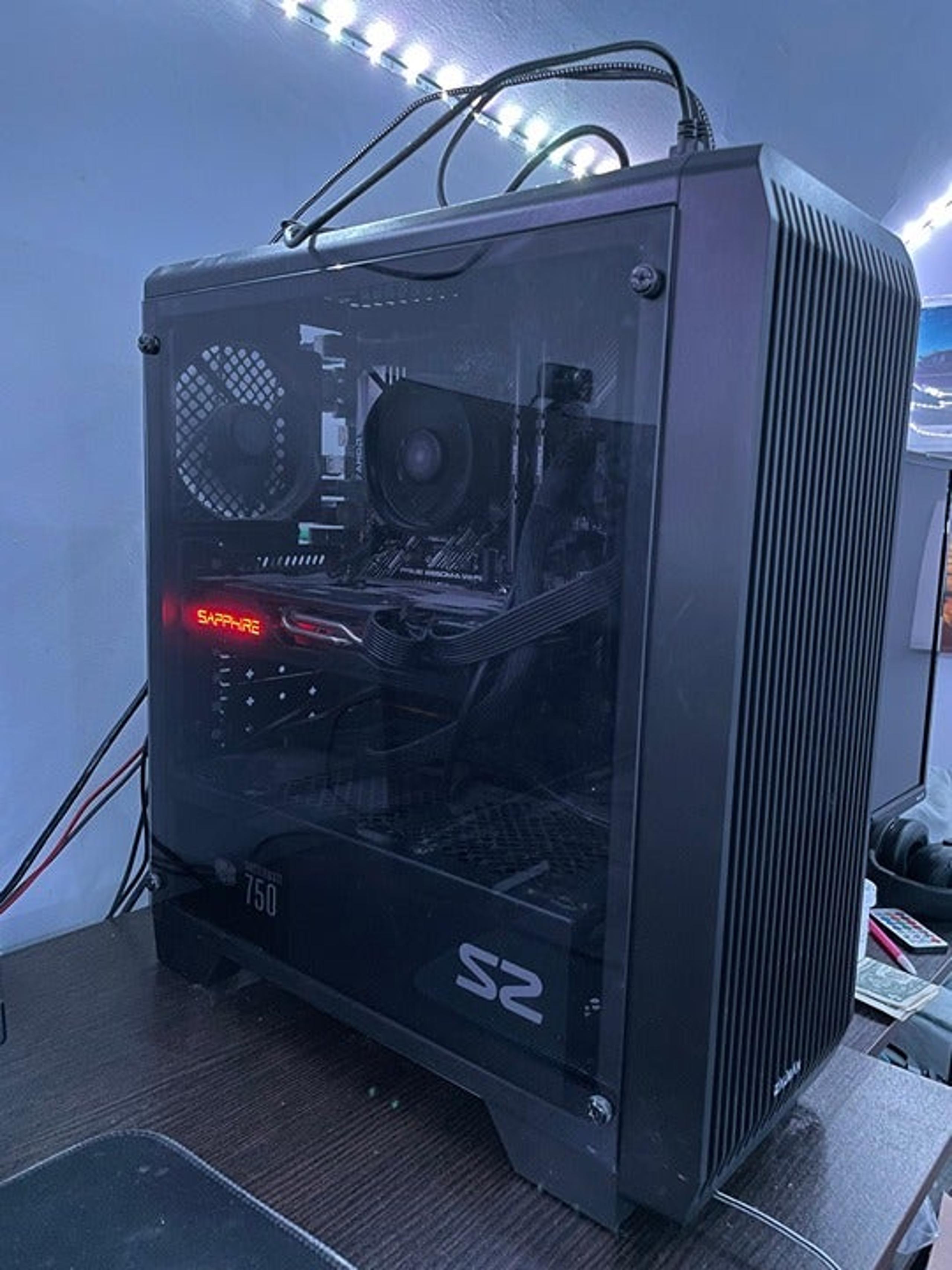 Radeon 5700 XT 3600 Gaming PC - AMD