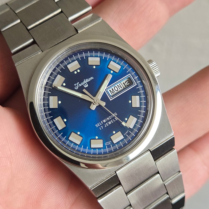 Vintage Sears Tradition men's automatic watch day/date Blue dial 1970s