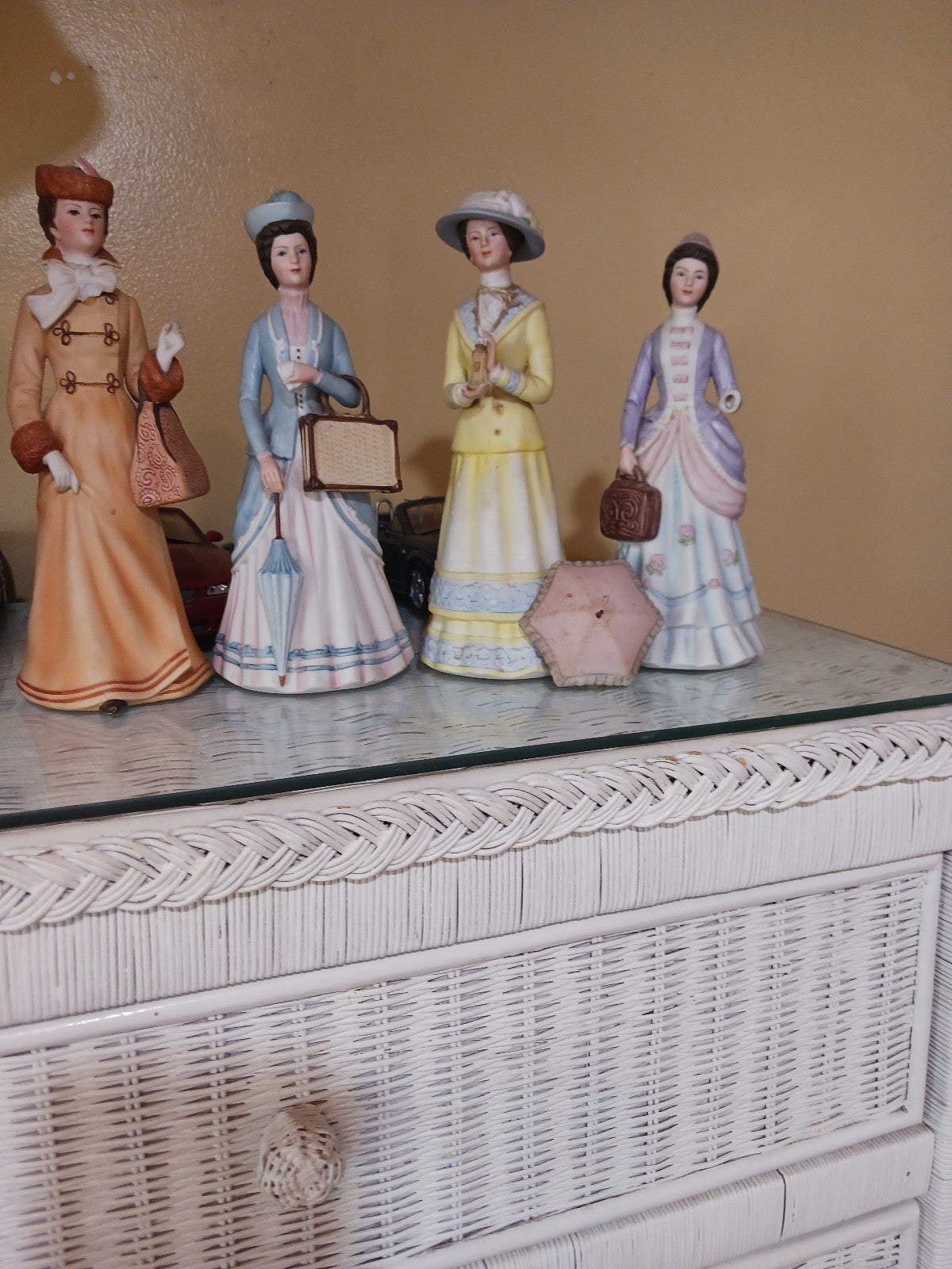THE ALBEE AWARD STATUES BY AVON FOR PRESIDEN'S CLUB MEMBERS.VINTAGE