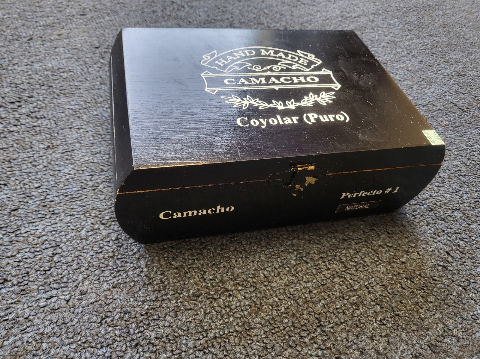Camacho coyolar puro cigar box