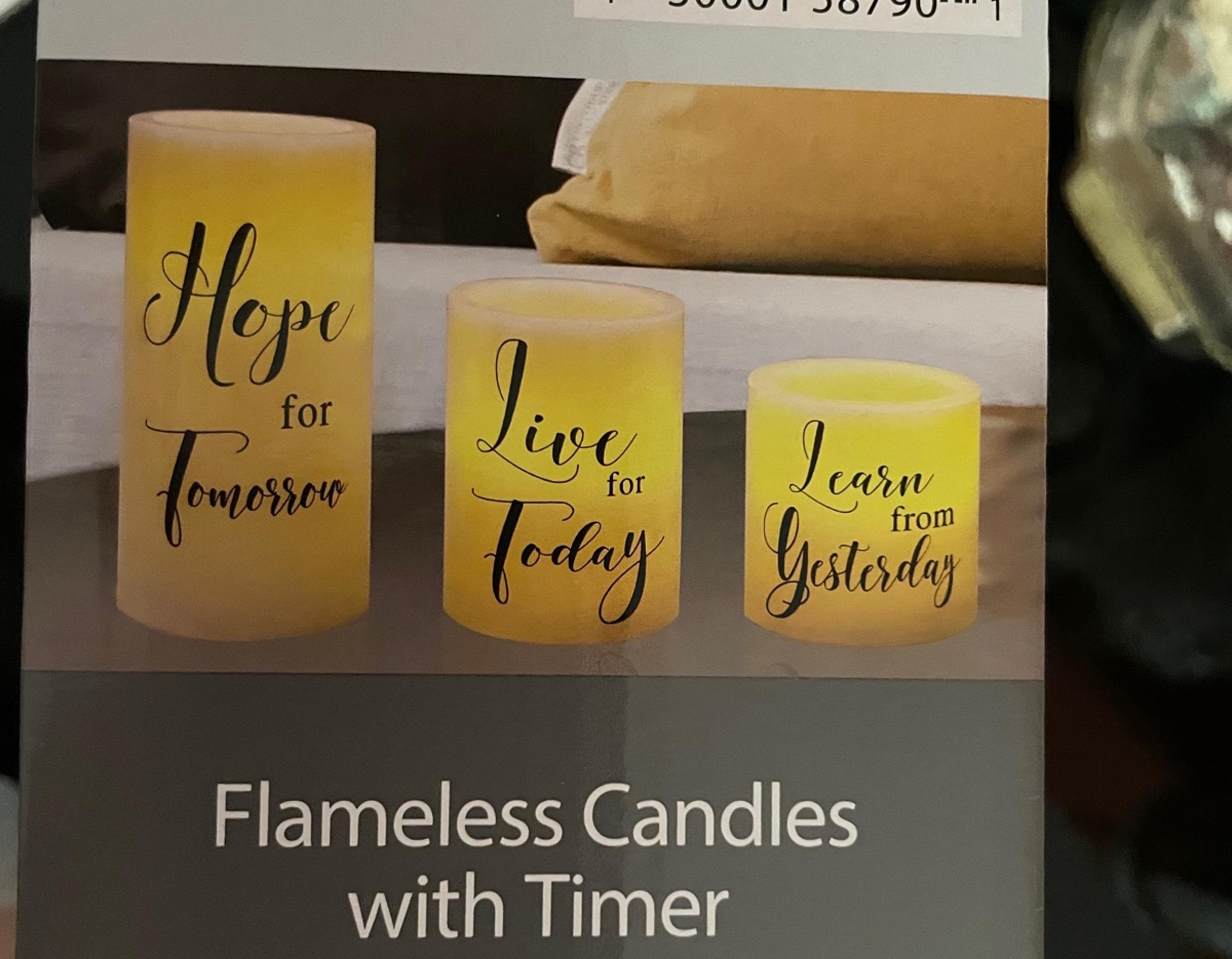 NWT 3 Flameless Vanilla Candles w/ Timer