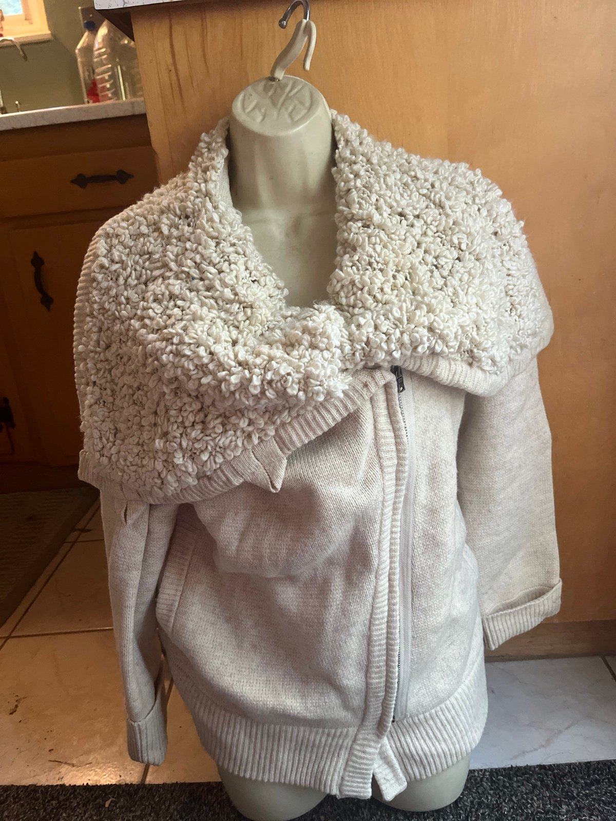Gap Sweater Jacket Off white L Excellent Cond Sale