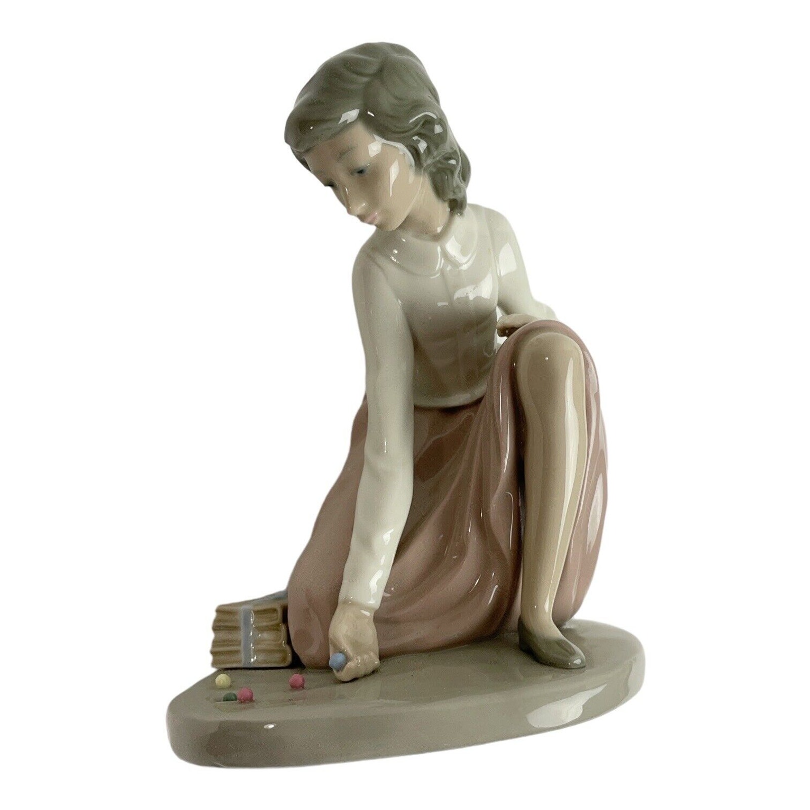 Excellent -1982 Nao Daisa Lladro Spain Porcelain Figurine Girl Playing Marbles
