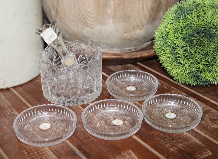 New FIFTH AVENUE Crystal Wine Bottle Holder Stopper and Coaster Set