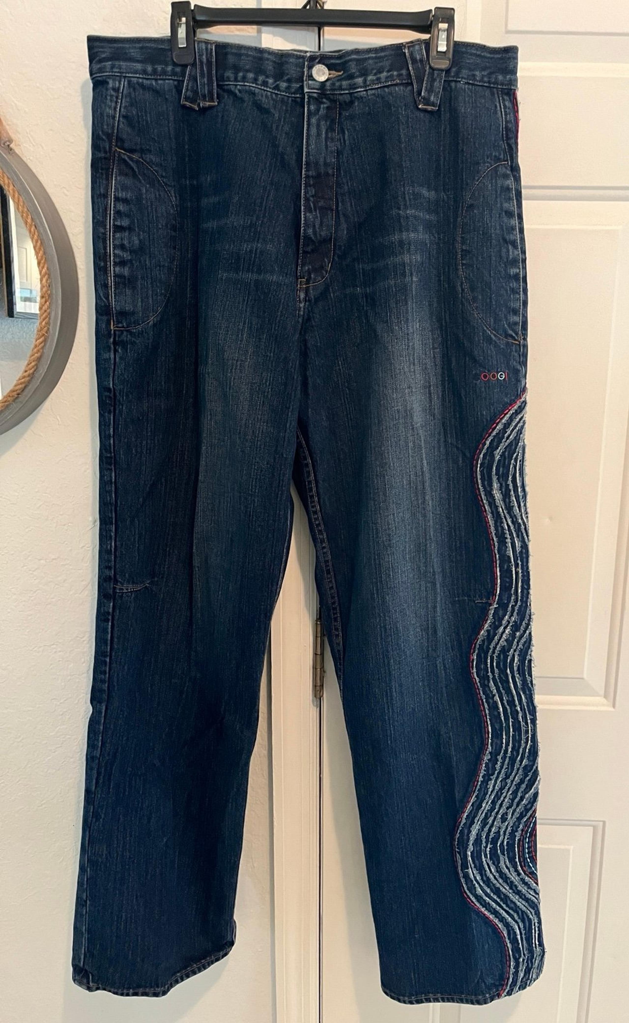Selling a pair of men’s size 38x32 vintage Coogi embroidered baggy jeans