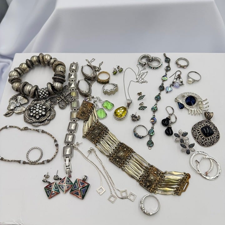 Mainly (not all) sterling silver jewelry lot with vintage pieces