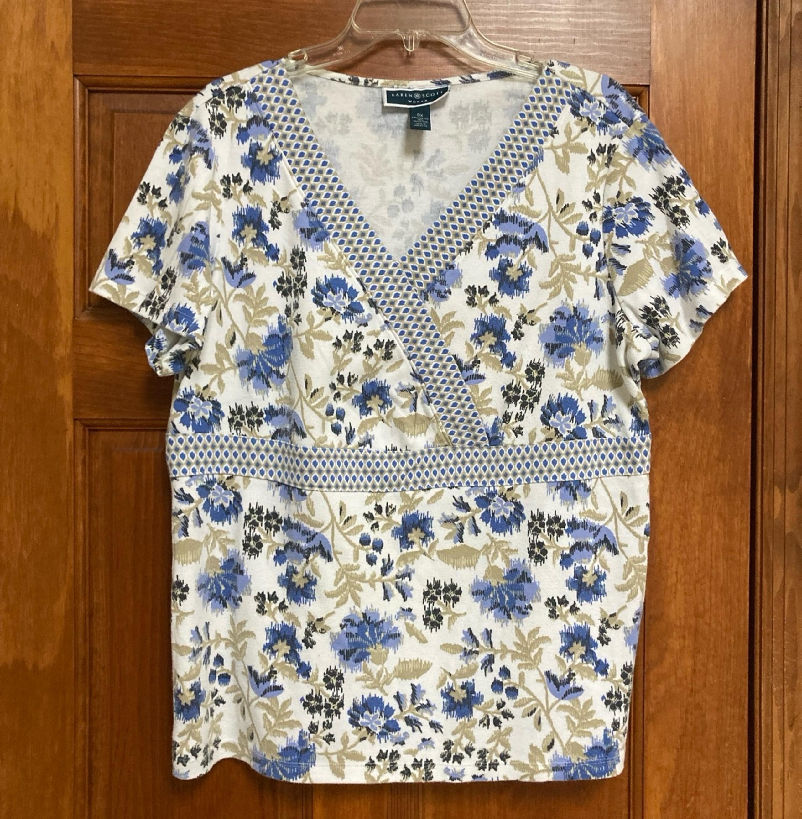 Karen Scott Woman Plus Size Top
Size 0X (14W)