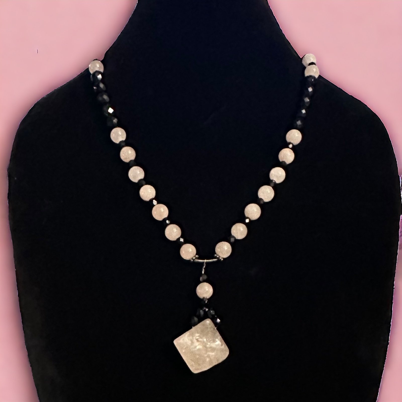 Vintage rose quartz beaded pendant necklace