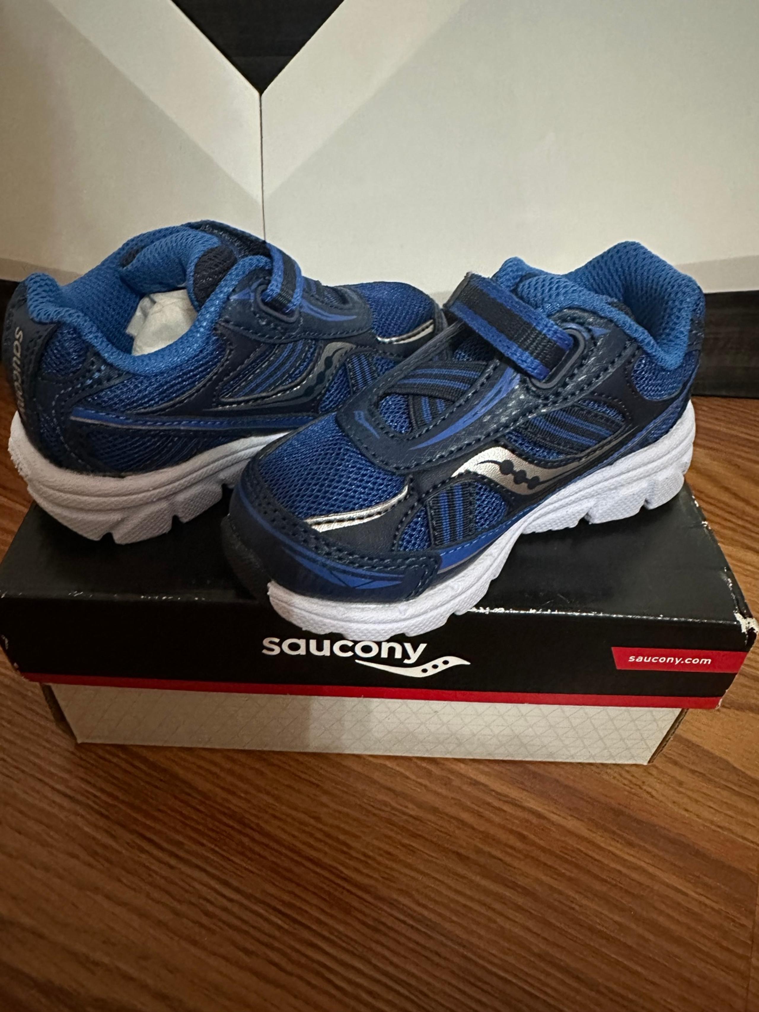 Little Boys sneaker brand new Saucony