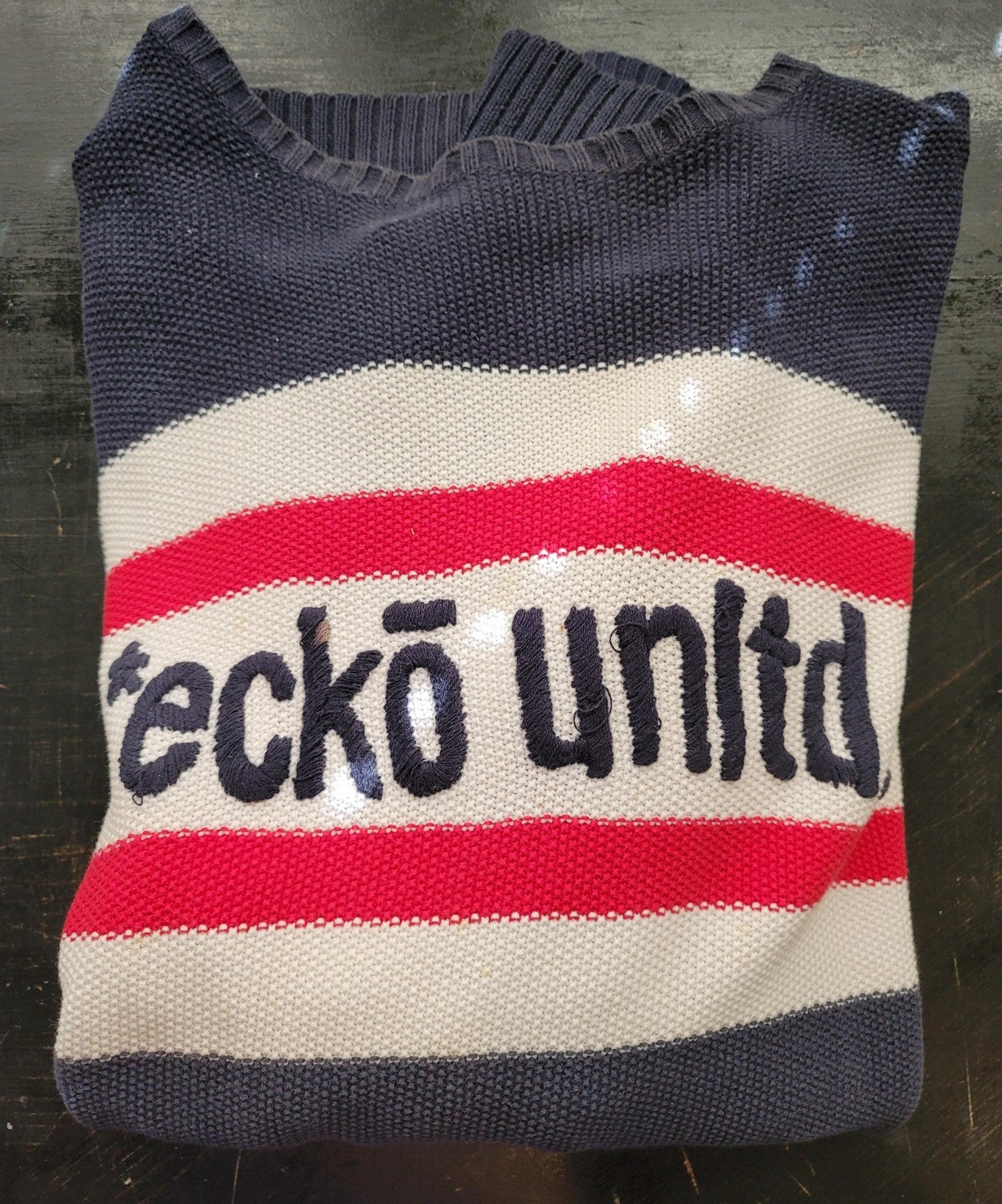 This is an ECKO UNLTD vintage USA themed sweater