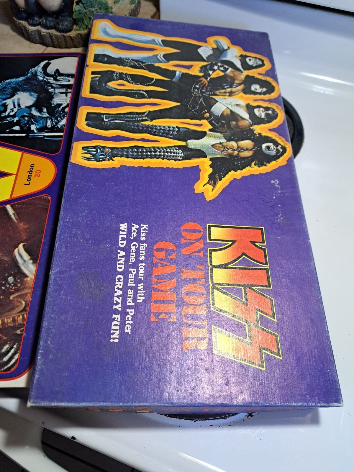 Kiss on tour game
