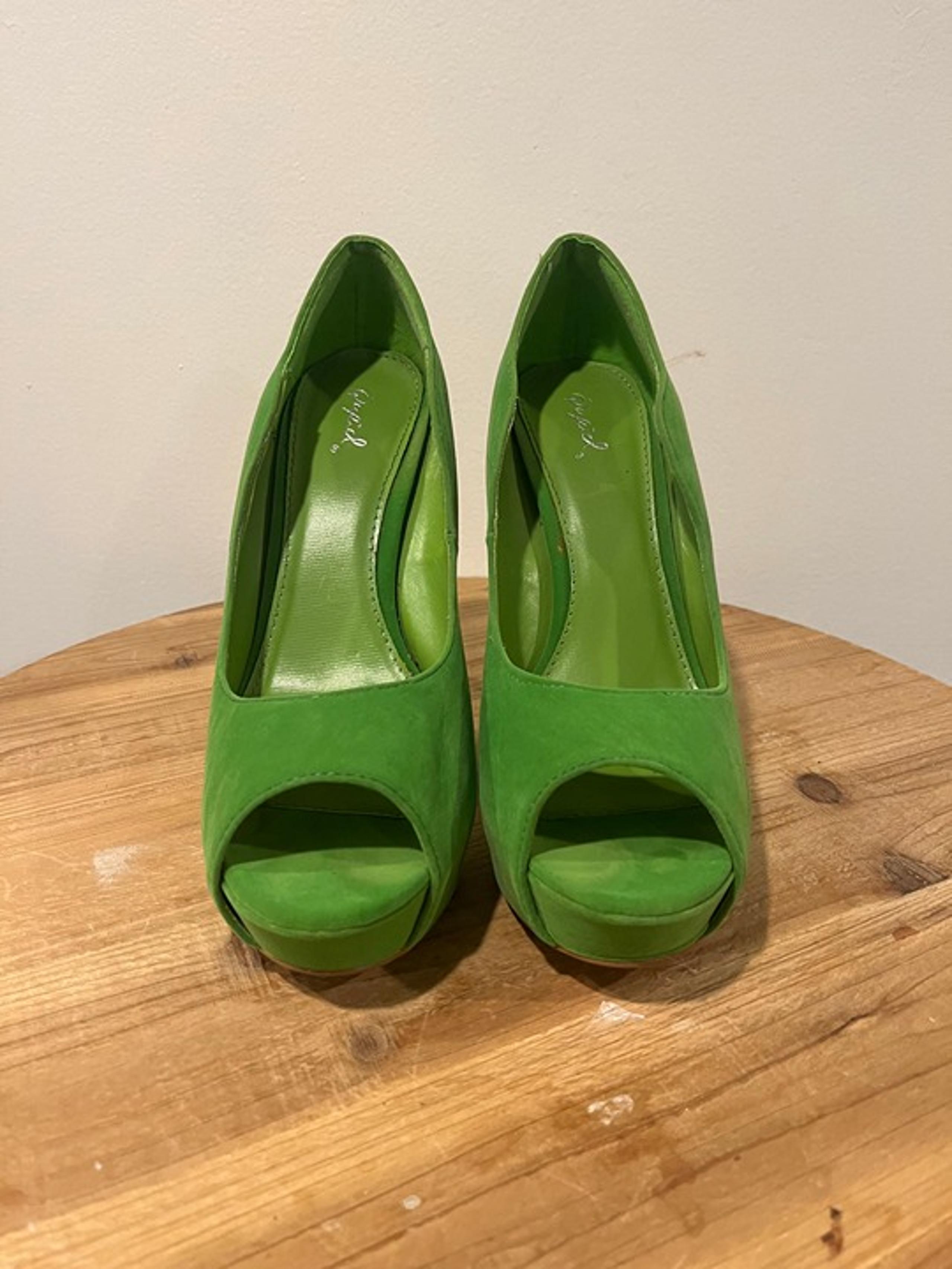 Qupid Peep Toe Platform Heels Size 9 – Green, Used Without Box